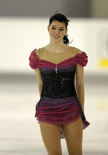 Auch Deutschland mit schönen Frauen beim Eiskunstlaufen am Start. Ein schönes Beispiel ist die viermalige deutsche Meisterin Sarah Hecken.
