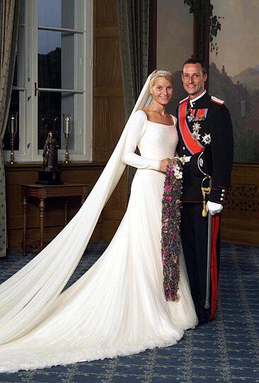 Norwegens Kronprinz Haakon und Mette-Marit heirateten am 25. August 2001