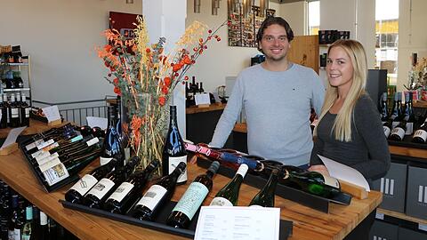 Florian Eller und Angelina Oberprieler führen gemeinsam "Scott-Y - The Bottle Shop" an der Wittstraße.
