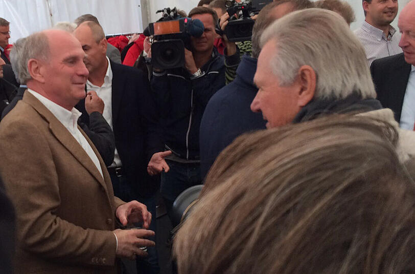 Gute Laune bei Uli Hoeneß: Die Bilder von der Grundsteinlegung für das Nachwuchsleistungszentrum am Freitag.