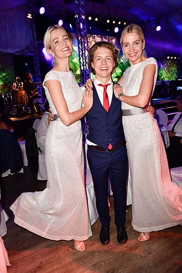 Joel Beckenbauer mit Nina und Julia Meise