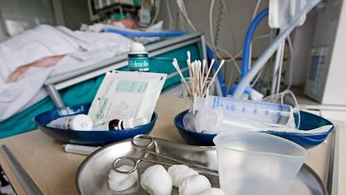 Notfall-Tupfer: In einem Krankenhaus der Stadt war das Notfallteam nicht vollständig Notfall-Tupfer: In einem Krankenhaus der Stadt war das Notfallteam nicht vollständig