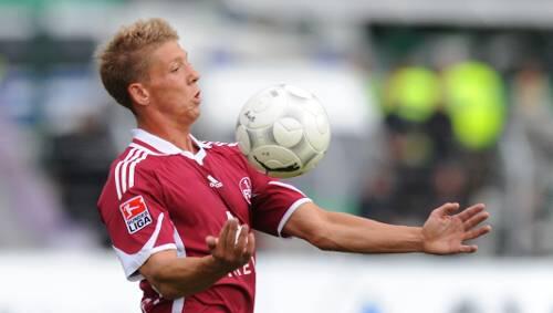 Sollte er spielen dürfen, dann täte er es mit breiter Brust: Club-Flügelflitzer Mike Frantz hat keinerlei Bedenken bezüglich der FCN-Aufgabe in Leverkusen: „Wir haben nichts zu verlieren.“ Sollte er spielen dürfen, dann täte er es mit breiter Brust: Club-Flügelflitzer Mike Frantz hat keinerlei Bedenken bezüglich der FCN-Aufgabe in Leverkusen: „Wir haben nichts zu verlieren.“