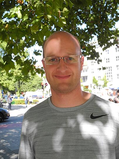 &bdquo;Weshalb
ich nicht
hingehe&ldquo; - Mark Müller (34), Verkäufer: &bdquo;Die Wiesn ist mir zu teuer &ndash; deshalb gehe ich nicht hin. Das hat nichts mit der Gefahr eines Anschlags zu tun. München ist ja generell eine Stadt, in der die Polizei sehr präsent ist. Ganz ausschließen kann man einen Anschlag natürlich nicht, aber man darf sich von der Angst nicht beherrschen lassen.&ldquo;