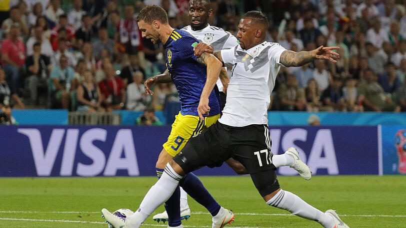 Jérôme Boateng: Note 6. Riesiges Glück für den Abwehrboss, der Berg beim Tempogegenstoß wegschubste (12.) - mehr als Elfmeter-verdächtig. Versuchte sich als Tricktorschütze &ndash; brotlos. Zeigte zu selten seine oft so bossige Ausstrahlung. Sah zurecht Gelb-Rot (82.): zu viele Fouls.