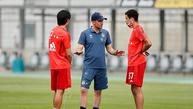 Bis Sommer 2020 bei Bayern:Hoeneß, hier mit Jamal Musiala (r.) und Wooyeong Jeong. Bis Sommer 2020 bei Bayern:Hoeneß, hier mit Jamal Musiala (r.) und Wooyeong Jeong.
