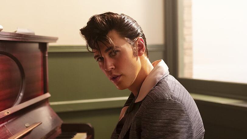 Austin Butler verkörpert den jungen Elvis Presley. Austin Butler verkörpert den jungen Elvis Presley.