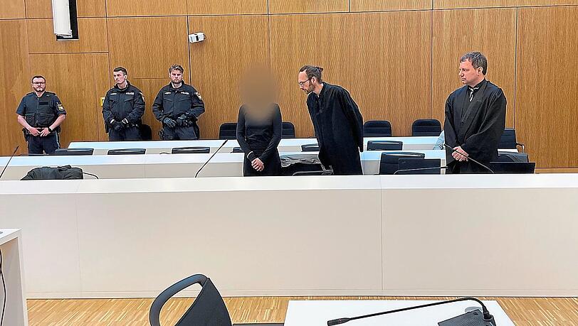 Seit fast einem Jahr sitzt die angeklagte Hanna S. (30) in Nürnberg in Untersuchungshaft: Jetzt ist sie in Stadelheim hinter Gittern und muss sich in der bayerischen Landeshauptstadt vor dem Oberlandesgericht verantworten.