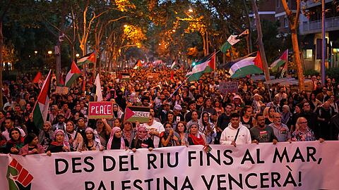 Medienberichten zufolge beteiligten sich in Spanien vor allem Studenten an den Protesten gegen Israel und Solidaritätskundgebungen für Palästinenser.