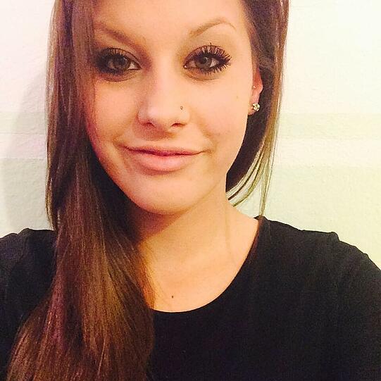 Tamara D. ist 20 Jahre alt und wohnt in Penzing