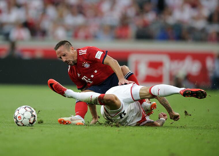 Franck Ribéry - Note 3: Feierte sein 250. Bundesliga-Spiel, bislang gelangen ihm 183 Siege.  
Kaum zu stoppen, dribbelte sich in beste Spiellaune, ging immer wieder mit Tempo auf die VfB-Verteidigung zu. Zwei Torbeteiligungen fehlen ihm noch zu seinem 200. Scorerpunkt (bisher 80 Tore und 118 Vorlagen).  
Motzte bei seiner Auswechslung. Überflüssig.