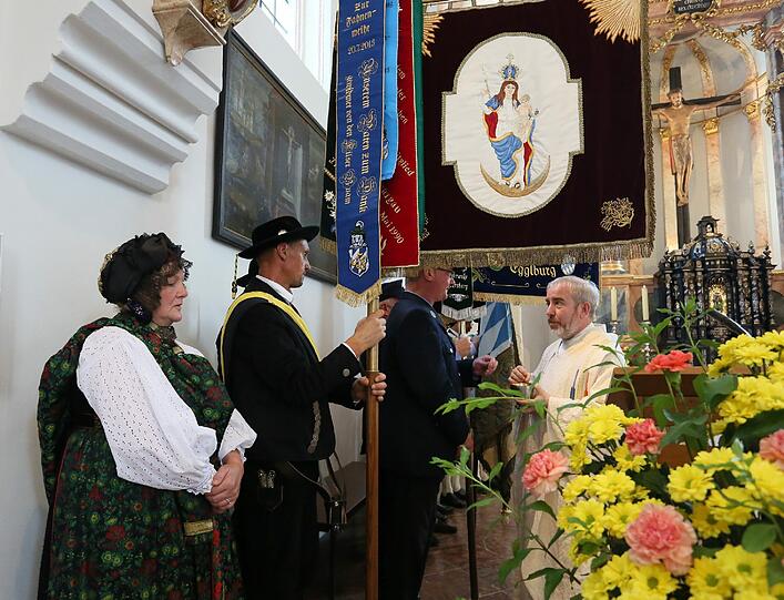 Filser-Fahnenweihe in der Heilig-Kreuz-Kirche in Forstenried. Die Bilder.