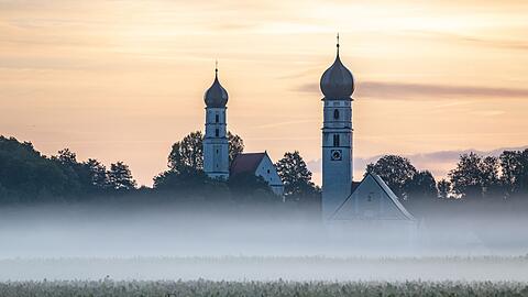 Die bayerische Staatsregierung hält eine Beendigung der staatlichen Zahlungen an die beiden großen Kirchengemeinschaften für falsch (Archivbild).