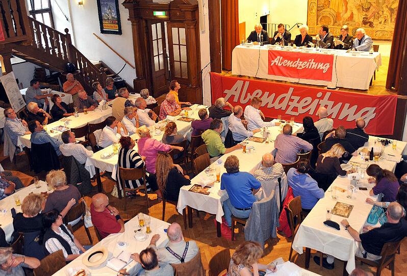 Im Grünen Saal des Augustiners verfolgten rund 200 Zuschauer die AZ-Diskussion um die Zukunft des Viktualienmarktes - das sagten Gäste und Zuschauer.
