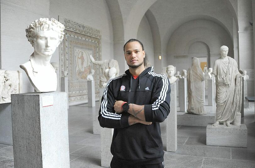 Bayern-Star Chevon Troutman in der Glyptothek.