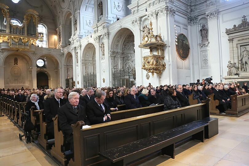 Abschied von Konstanze Vernon: Die Bilder von der Trauerfeier