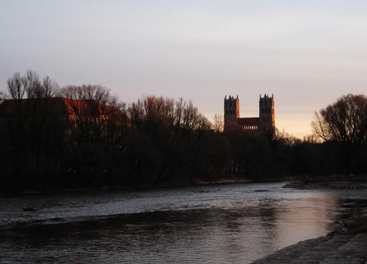 Ein AZ-Leser schickte diese Isar-Bilder aus München. "Die Ruhe in der Früh dort zu genießen ist das Schönste für mich".
