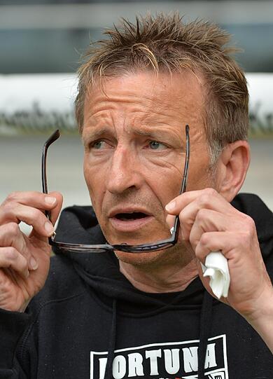 &bdquo;Man macht auch nicht in drei Tagen aus einer Würstchenbude eine Großraumdiskothek.&ldquo; (Fortuna Düsseldorfs Trainer Norbert Meier zu den finanziellen Möglichkeiten des Clubs)