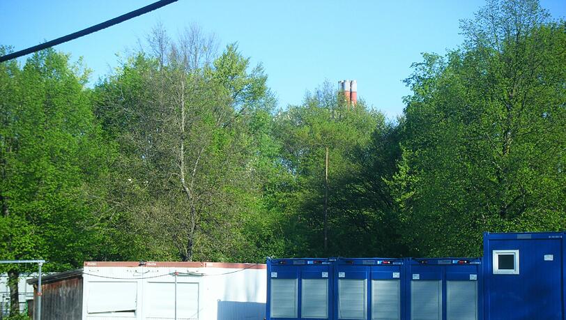 Die "Buden-Container-Reste" vor dem Cosimabad schauen nicht schön aus. Die "Buden-Container-Reste" vor dem Cosimabad schauen nicht schön aus.