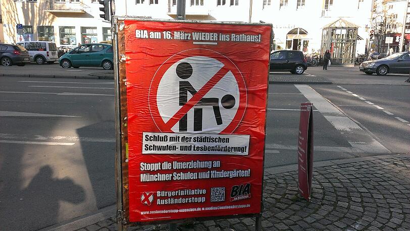 Es hängt an der Münchner Freiheit und in der Leopoldstraße.