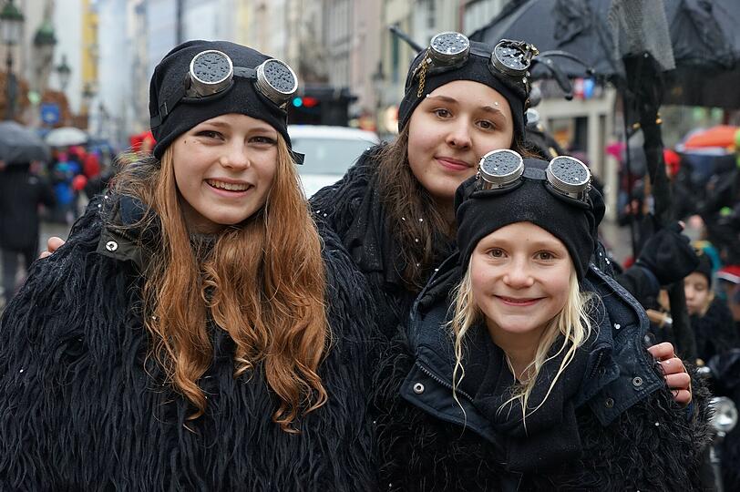 Kalt war's, aber lustig: So feierten die Damischen Ritter ihren Faschingsumzug in der Innenstadt. Die Bilder zum Durchklicken.