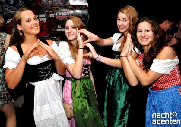 Tracht und Club - das passt zusammen! Am Dienstag wurde beim "Heimatabend" im "8below" gefeiert. Mehr Bilder unter: www.nachtagenten.de