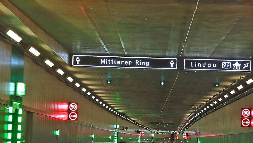 Nach acht Jahren Bauzeit wurde 2015 auch endlich der Tunnel am Luise-Kiesselbach-Platz fertig. Nach acht Jahren Bauzeit wurde 2015 auch endlich der Tunnel am Luise-Kiesselbach-Platz fertig.