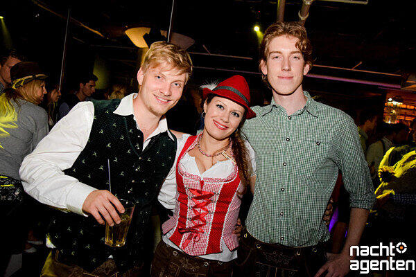 Zur Wiesn machen die Münchner im Neuraum nonstop Party.