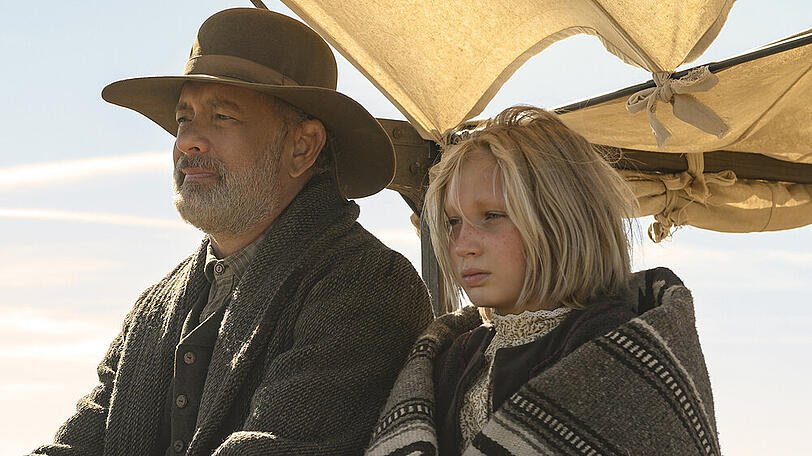 Tom Hanks und Helena Zengel in "Neues aus der Welt", der Anfang Januar 2021 in die Kinos kommen soll.