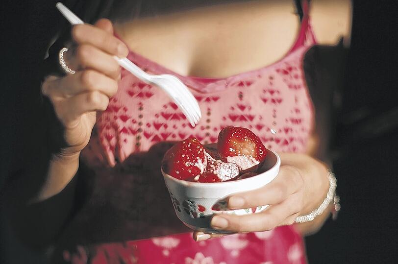 Erdbeeren locken jetzt überall im Supermarkt &ndash; dabei haben sie erst im Frühsommer Saison