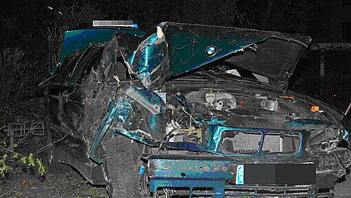 Bei dem BMW des Fahranfängers entstand ein Totalschaden. Bei dem BMW des Fahranfängers entstand ein Totalschaden.