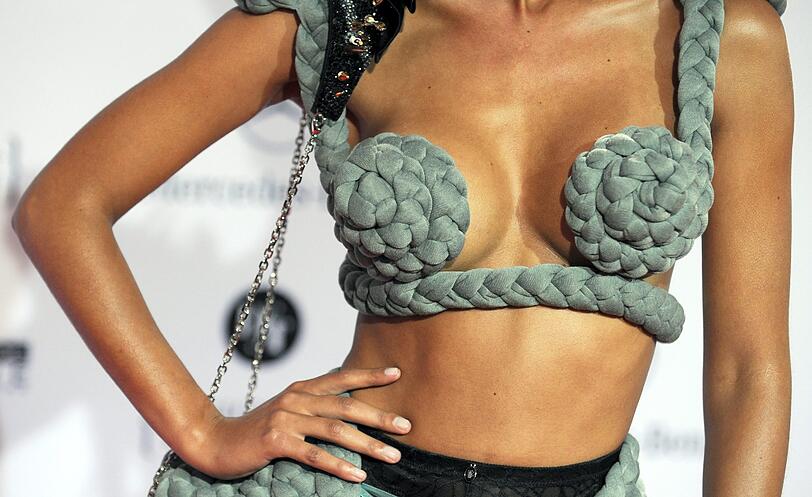 Sexy Outfit: So heiß zeigt sich das Nacktmodel auf der Fashion Week.