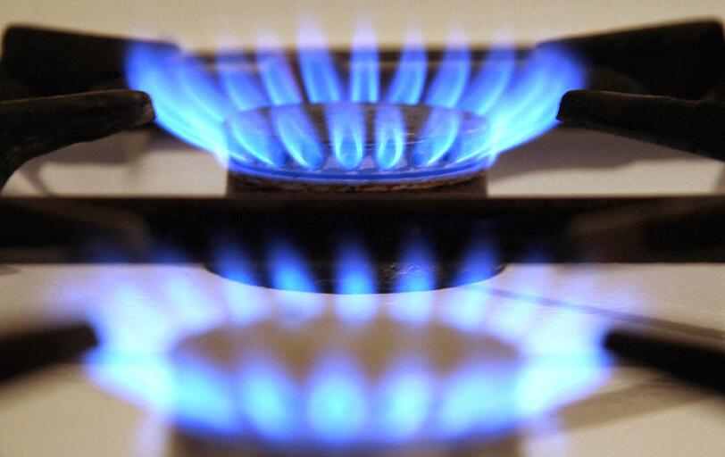 Viele Münchner Haushalte heizen nicht nur mit Gas, sondern kochen auch damit. Jetzt sinken die Preise.