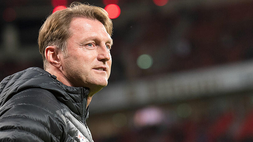 RB-Trainer Ralph Hasenhüttel gefällt es, oben in der Tabelle zu stehen - die Meisterschaft will er deshalb noch nicht verloren geben.