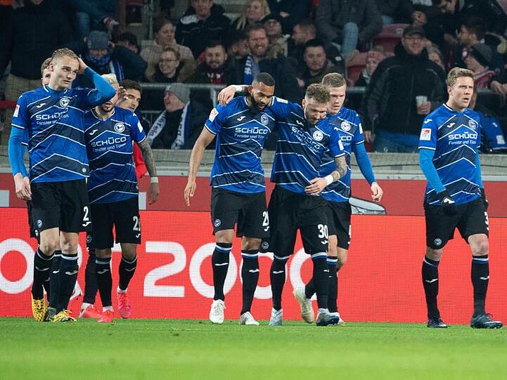 Vorsprung veteidigt: Bielefelds Spieler nach dem Tor zum 1:1.