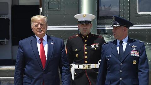 Auf dem Weg nach Osaka: US-Präsident Donald Trump auf der Andrews Air Force Base.