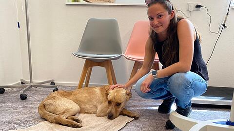 Tierretterin Sabrina Augenstein und Rudi. Foto: Kilian Pfeiffer