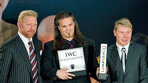 Ehrung für AZ-Reporter: Matthias Kerber (M.) erhielt von Boris Becker (l.) und Mika Häkkinen den Laureus-Award überreicht. Ehrung für AZ-Reporter: Matthias Kerber (M.) erhielt von Boris Becker (l.) und Mika Häkkinen den Laureus-Award überreicht.