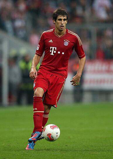 An seinem 24. Geburtstag darf 40-Millionen-Transfer Javi Martínez zum ersten Mal für die Bayern spielen. In der 77. Minute löst er Schweinsteiger ab - und beeindruckt mit einem Pass.