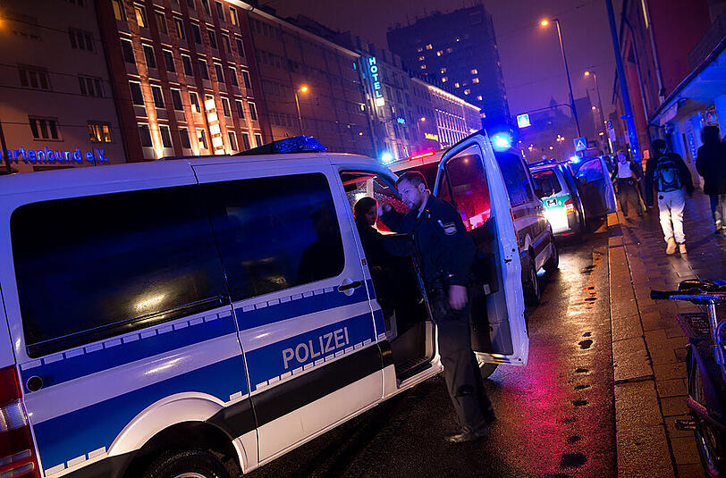 Aufgrund der Terror-Warnung wurde der Hauptbahnhof evakuiert und abgeriegelt.