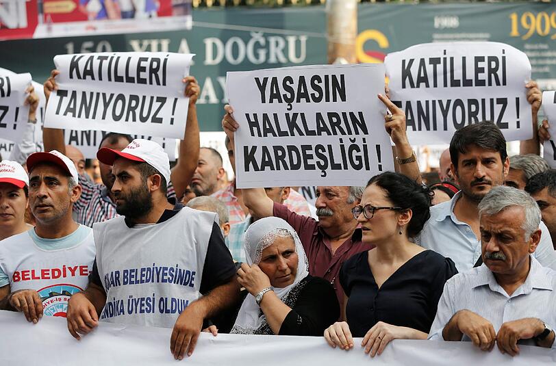 Demonstration gegen den Terroranschlag in der Türkei mit mehr als 50 Toten. Foto: Cem Turkel