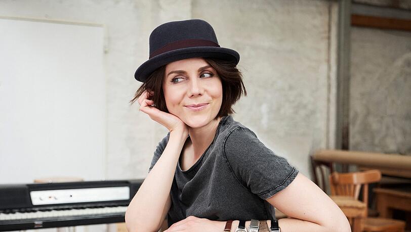 Die Hamburger Liedermacherin Anna Depenbusch hat ein neues Album aufgenommen. Die Hamburger Liedermacherin Anna Depenbusch hat ein neues Album aufgenommen.