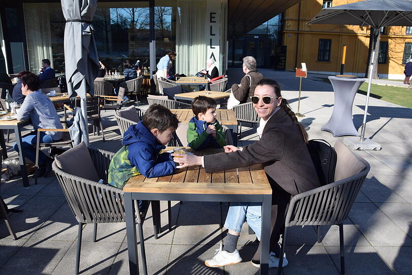 Sonnenfreuden im Café Ella.