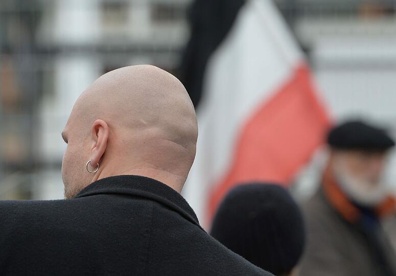 &bdquo;Wir gedenken der Opfer und nicht der Täter&ldquo;. Unter diesem Motte haben am Samstag etwa 300 Menschen in Wunsiedel
gegen einen Nazi-Aufmarsch protestiert. Die Bilder von der Demo!