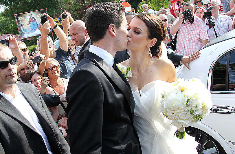 2013 hat sie Bayern-Star Robert Lewandowski (damals noch bei Borussia Dortmund) geheiratet, jetzt ist Anna Lewandowska (geborene Stachurska) im fünften Monat schwanger. Die schönsten Bilder der super-sportlichen Spielerfrau.