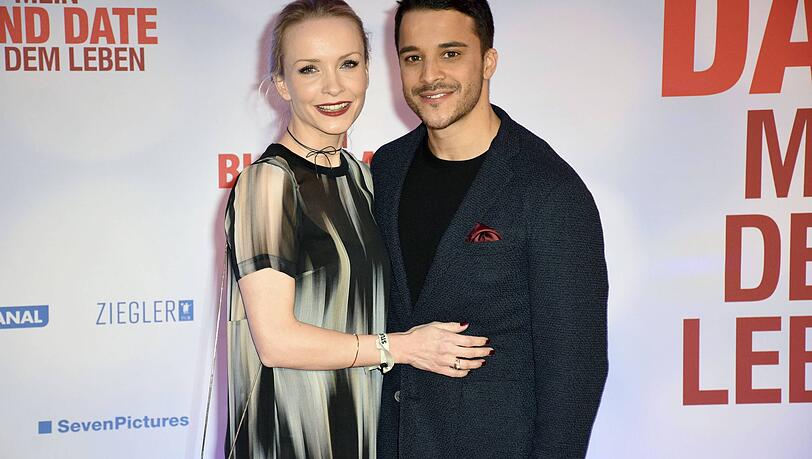 Mit Schauspieler Kostja Ullmann war Janin Ullmann bis 2018 verheiratet. Mit Schauspieler Kostja Ullmann war Janin Ullmann bis 2018 verheiratet.