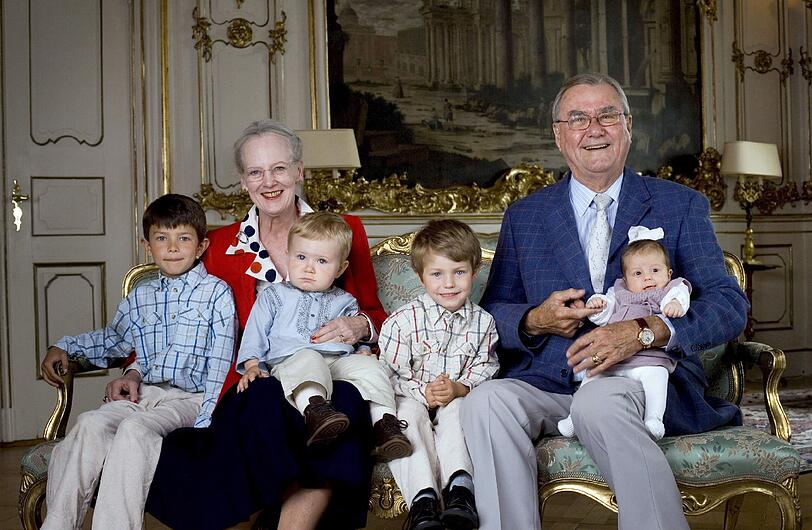 Königin Margrethe und Prinz Henrik von Dänemark mit ihren Enkelkindern Prinz Nikolai, Prinz Christian, Prinz Felix und Prinzessin Isabella