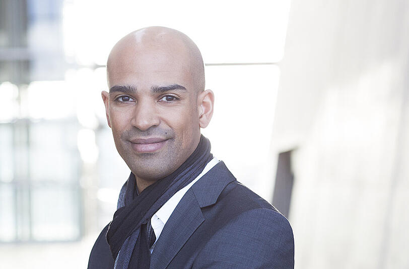 Kevin John Edusei hat die Münchner Symphoniker zu Höchstform gebracht.