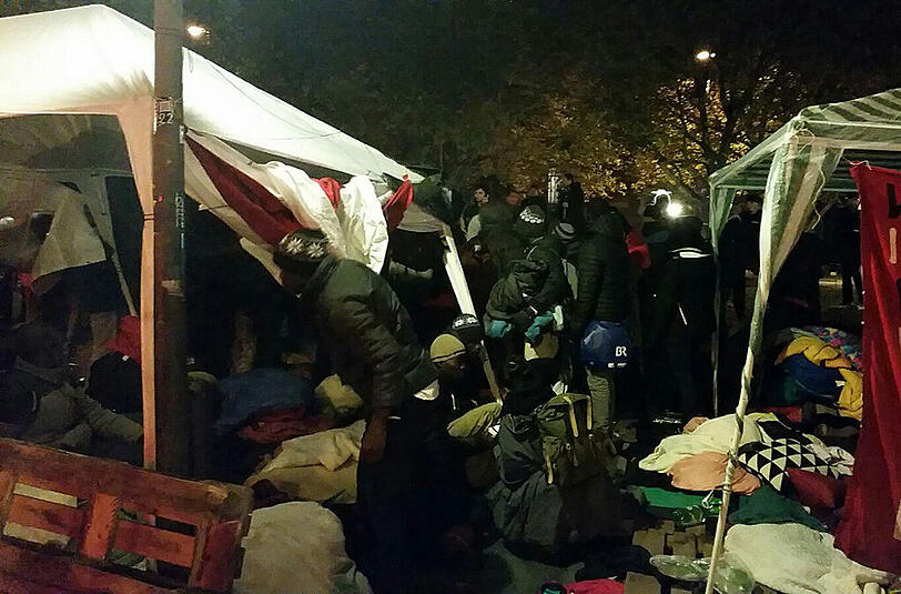 Am Freitagabend räumte die Polizei das Flüchtlingscamp am Sendlinger Tor. Die Bilder vom Einsatz.