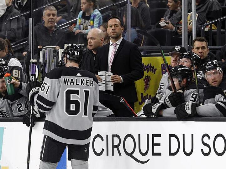 Marco Sturm (M) ist mittlerweile im Trainerteam der L.A. Kings aktiv.